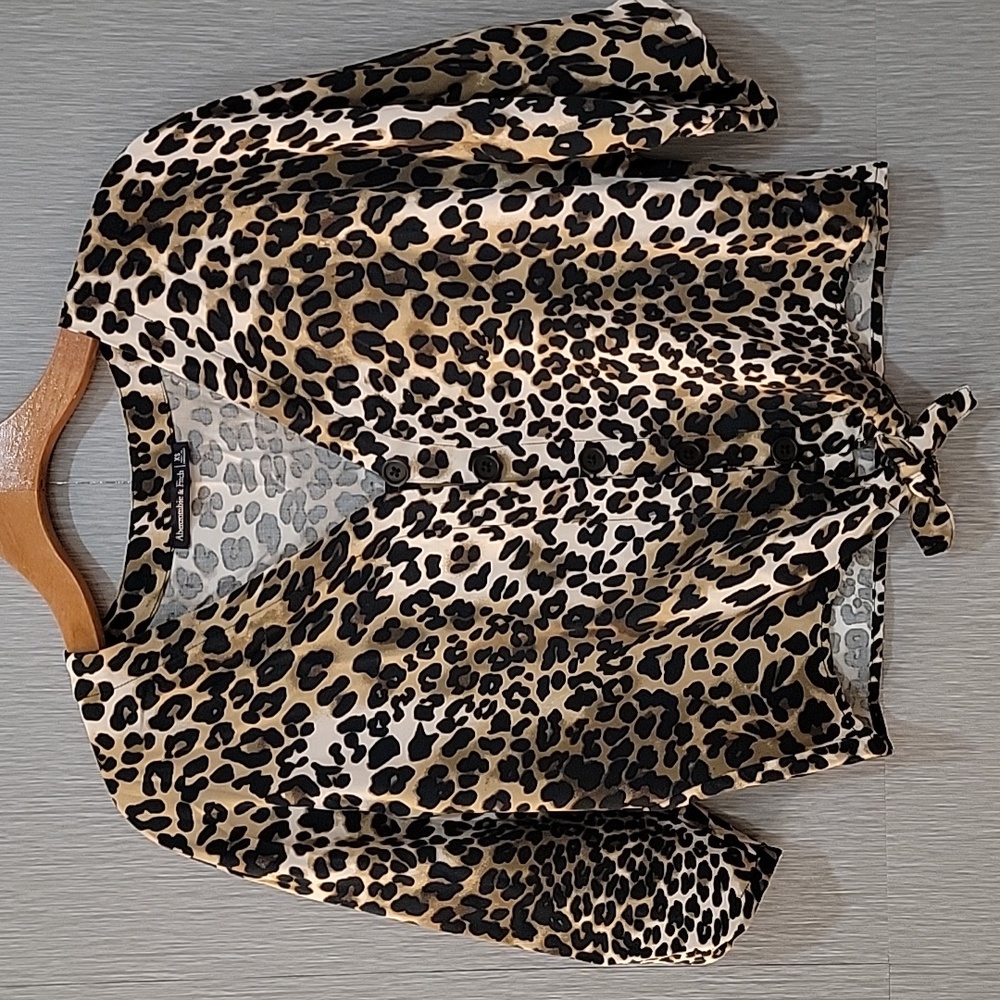 Abercrombie & Fitch Leopard Print Front Tie Cropped Button-Up Blouse Size XS